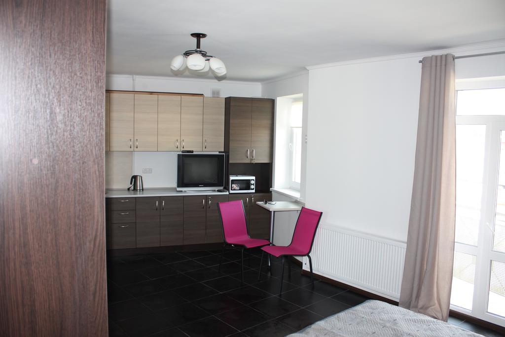 Suite On Railway Station Ivano-Frankivsk Habitación foto
